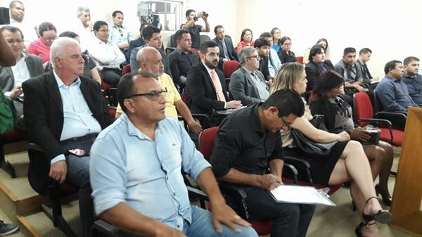 PREFEITO DIVINO ROCHA PARTICIPA DE AUDIÊNCIA DE CONCILIAÇÃO NO TJAP